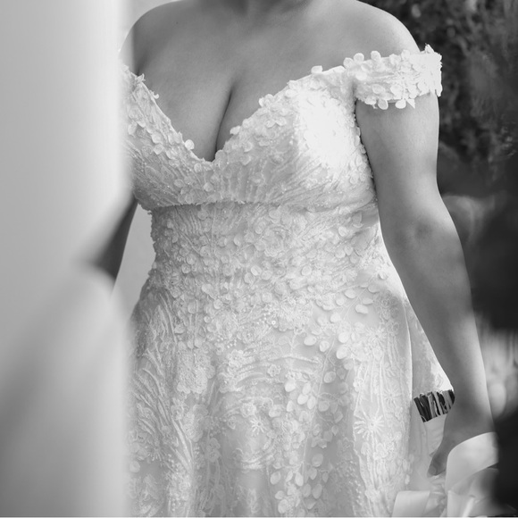 Wedding dress - Picture 3 of 3